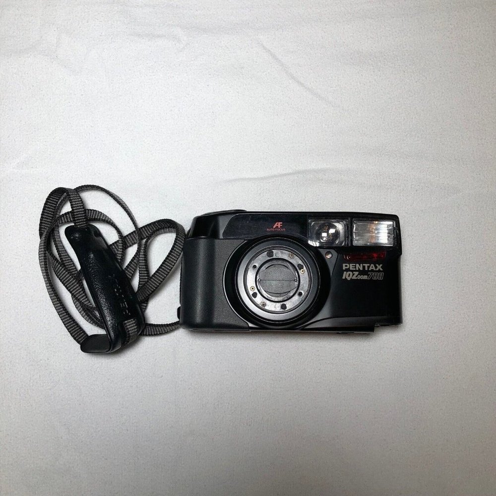 Pentax IQ Zoom 700 35mm film camera ***PARTS ONLY ***